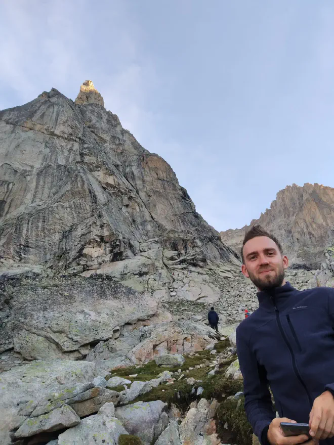 A côté du refuge, au pied de l&rsquo;Aiguille et après avoir réussi l&rsquo;ascension